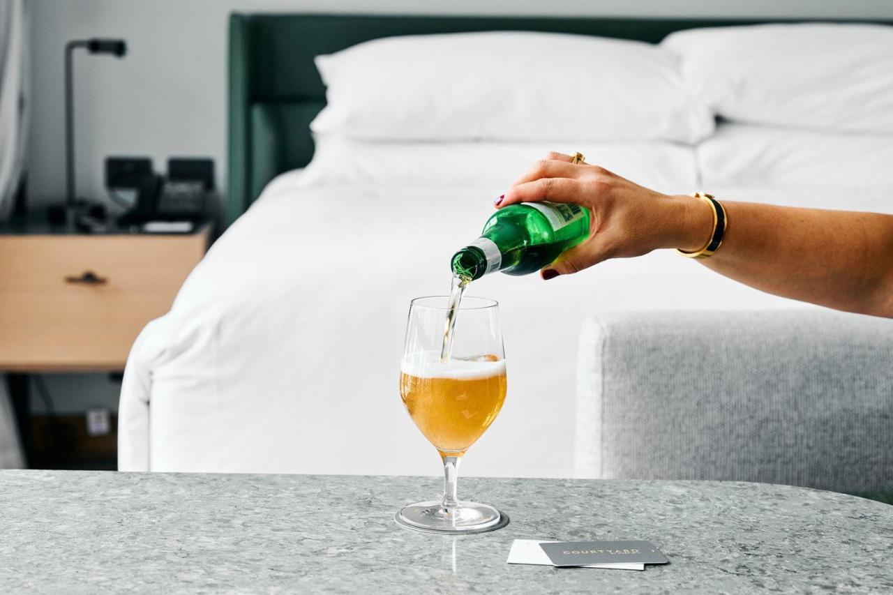 Courtyard By Marriott Melbourne Flagstaff Gardens Hotell Eksteriør bilde